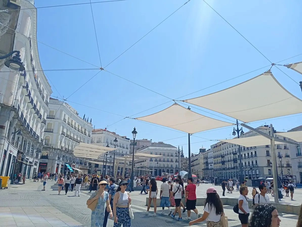 Toldos en la Puerta del Sol
