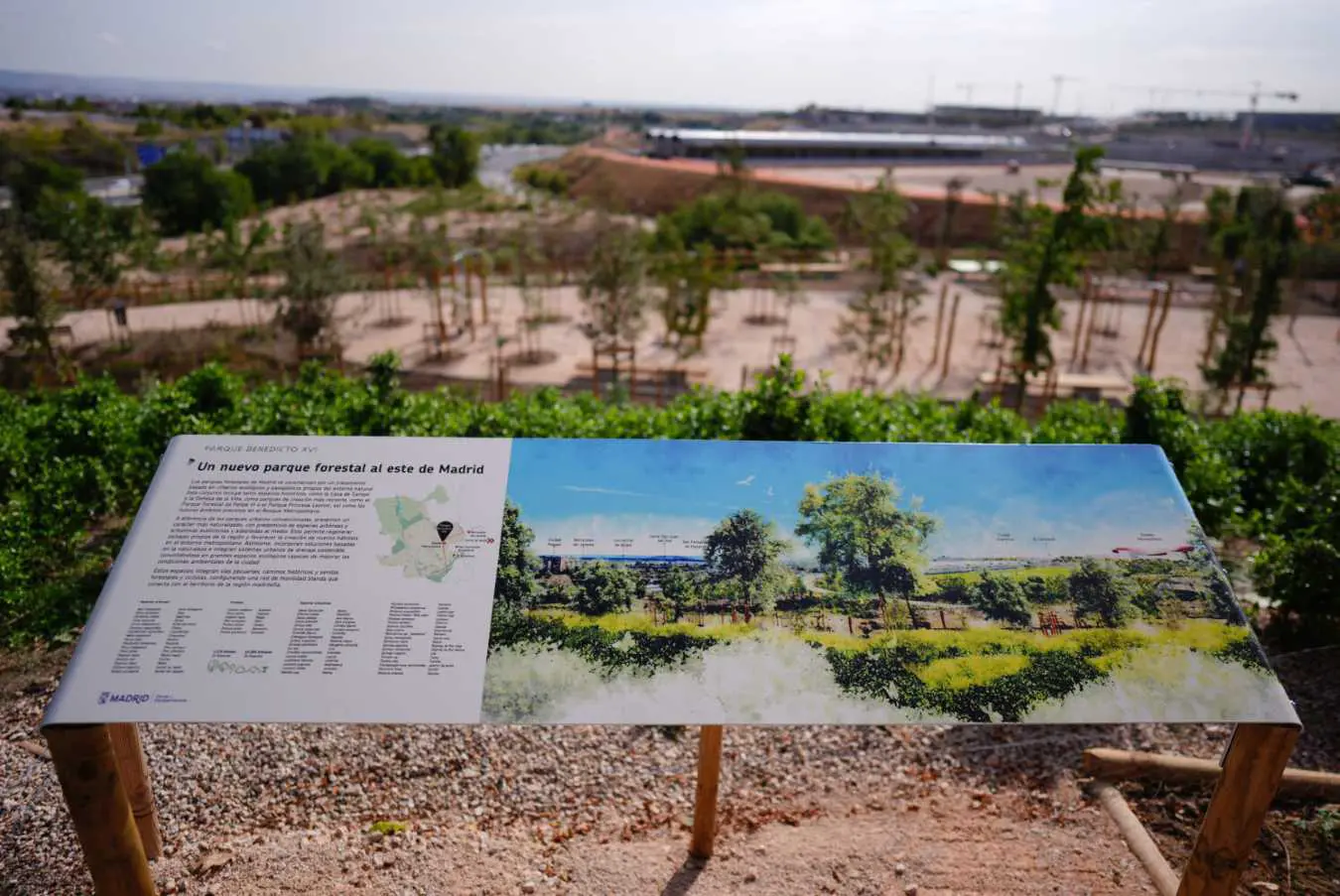 nuevo parque Benedicto-XVI ciudad deporte cartel