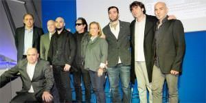 Carlos Matallanas, junto con otros organizadores y artistas que participarán en el  concierto contra el ELA.