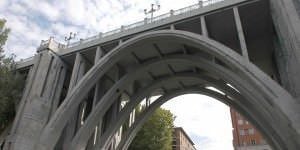 Se remodela el viaducto y 11 puentes y pasos inferiores más