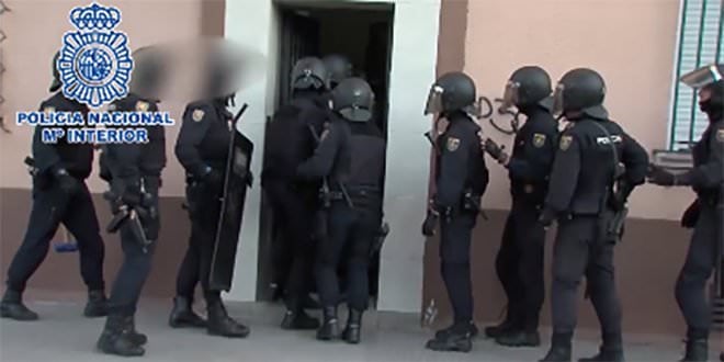 Policía Nacional Vivienda Carabanchel Banda Latina