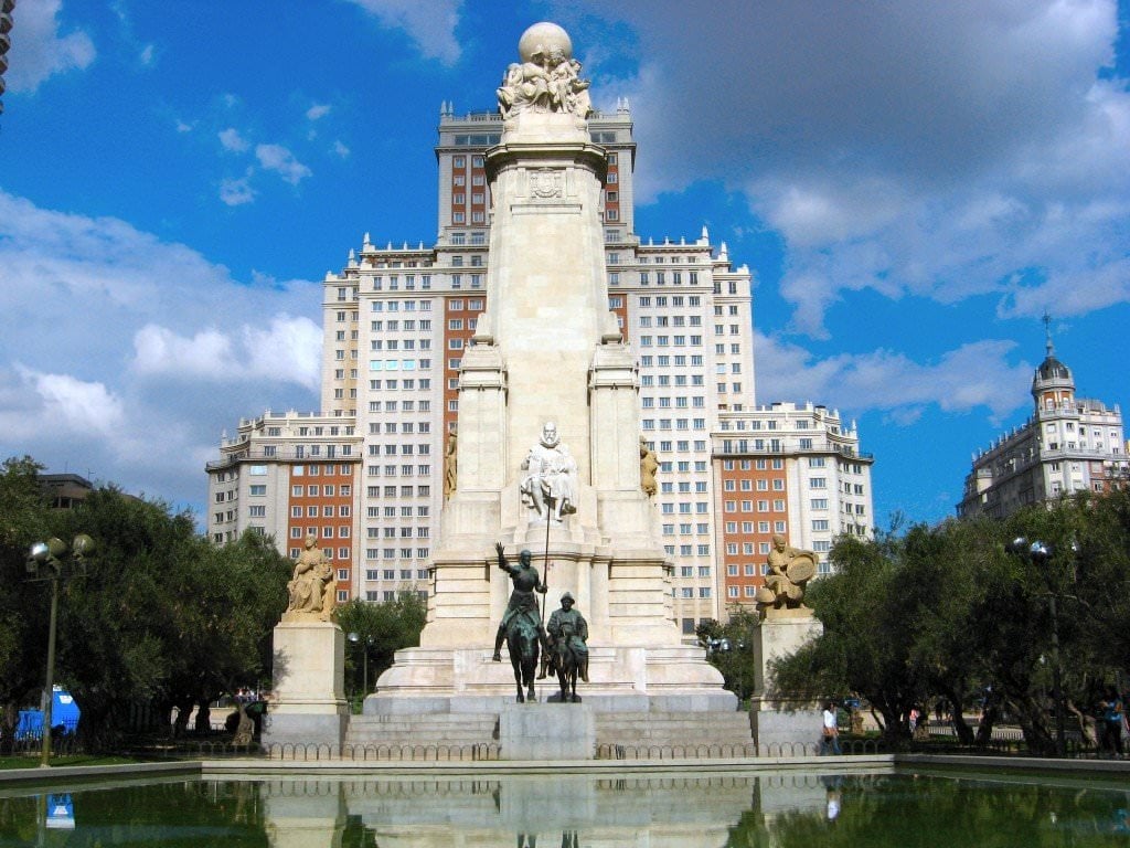 monumento plaza españa