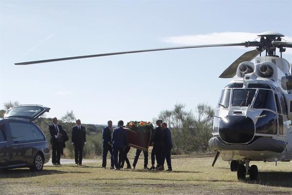 Exhumación franco valle caídos féretro a helicóptero