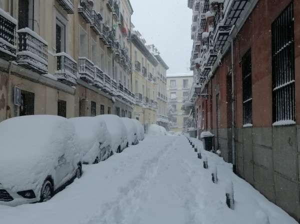 nieve en madrid 2021 coches centro ok