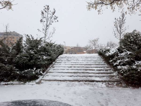 nieve en madrid 2021 escaleras