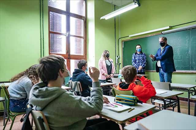 Menores ucranianos refugiados escolarizados en Madrid. solidaridad con ucrania