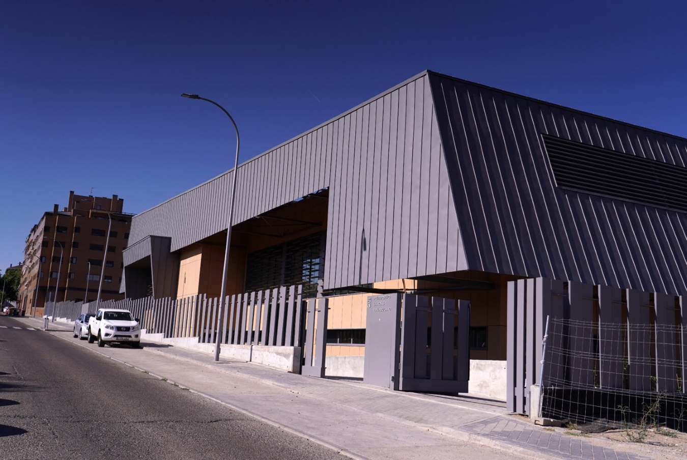polideportivo las rosas exterior