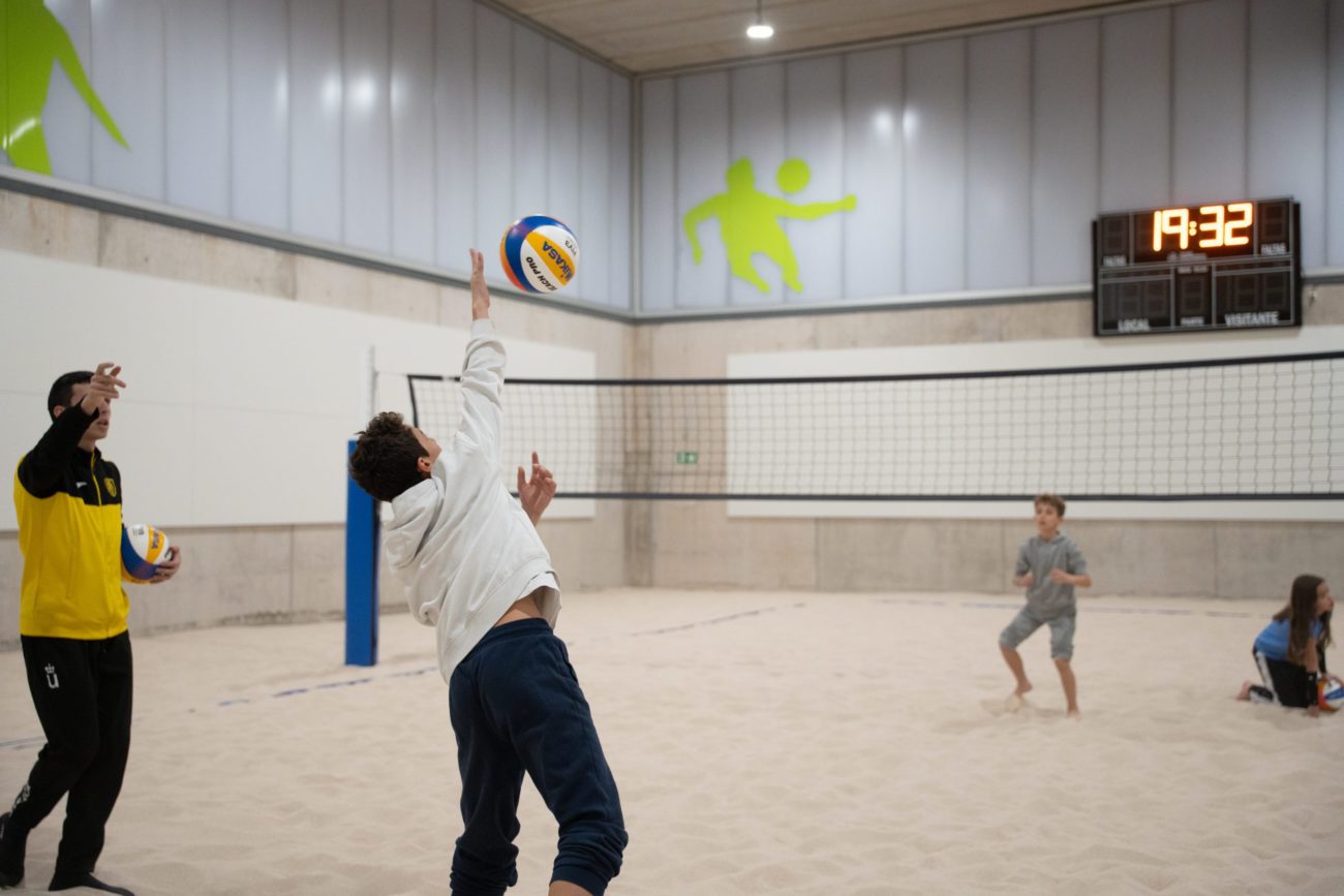 Nueva pista cubierta de vóley playa en el CDM Cerro Almodóvar