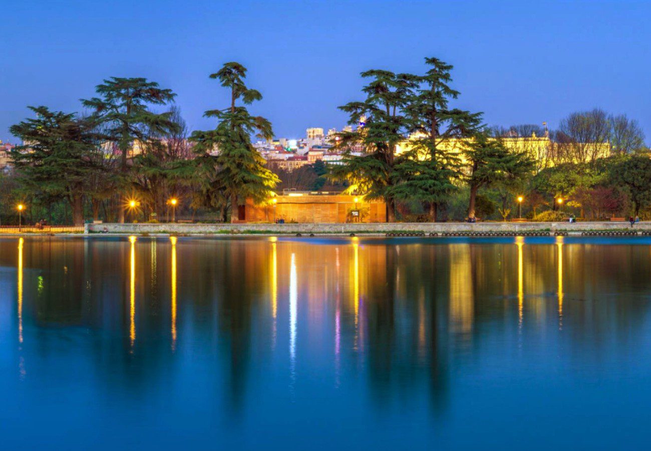 Moncloa-Aravaca: aparece el cadáver de un hombre flotando en el lago de Casa...