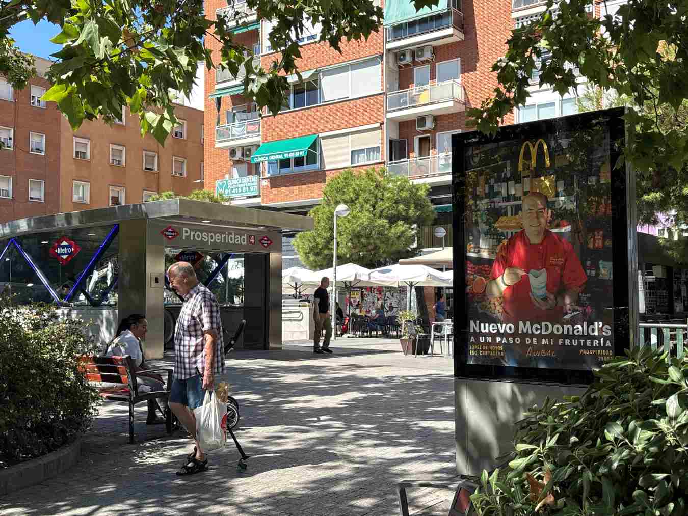 mcdonalds prosperidad carteles barrio y metro