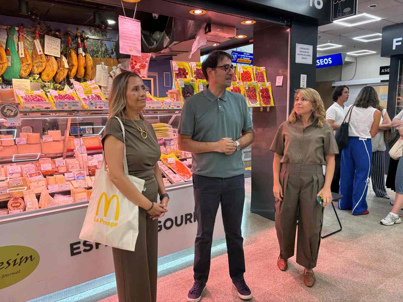 mcdonalds prosperidad marisol, concejala distrito y gerente mercado
