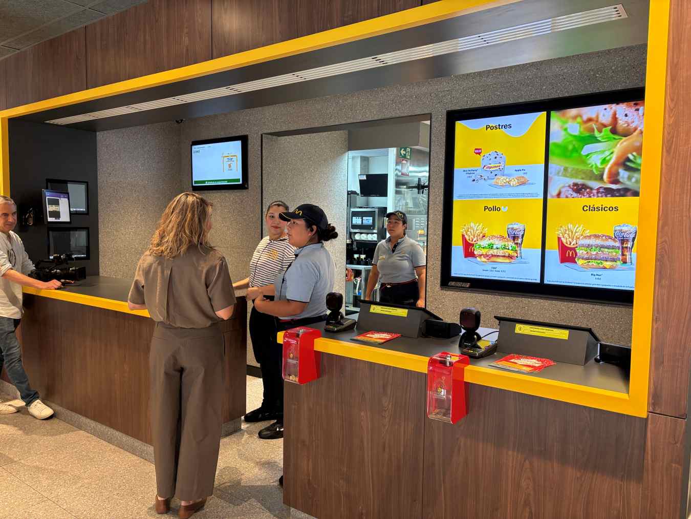 mcdonalds prosperidad marisol e interior